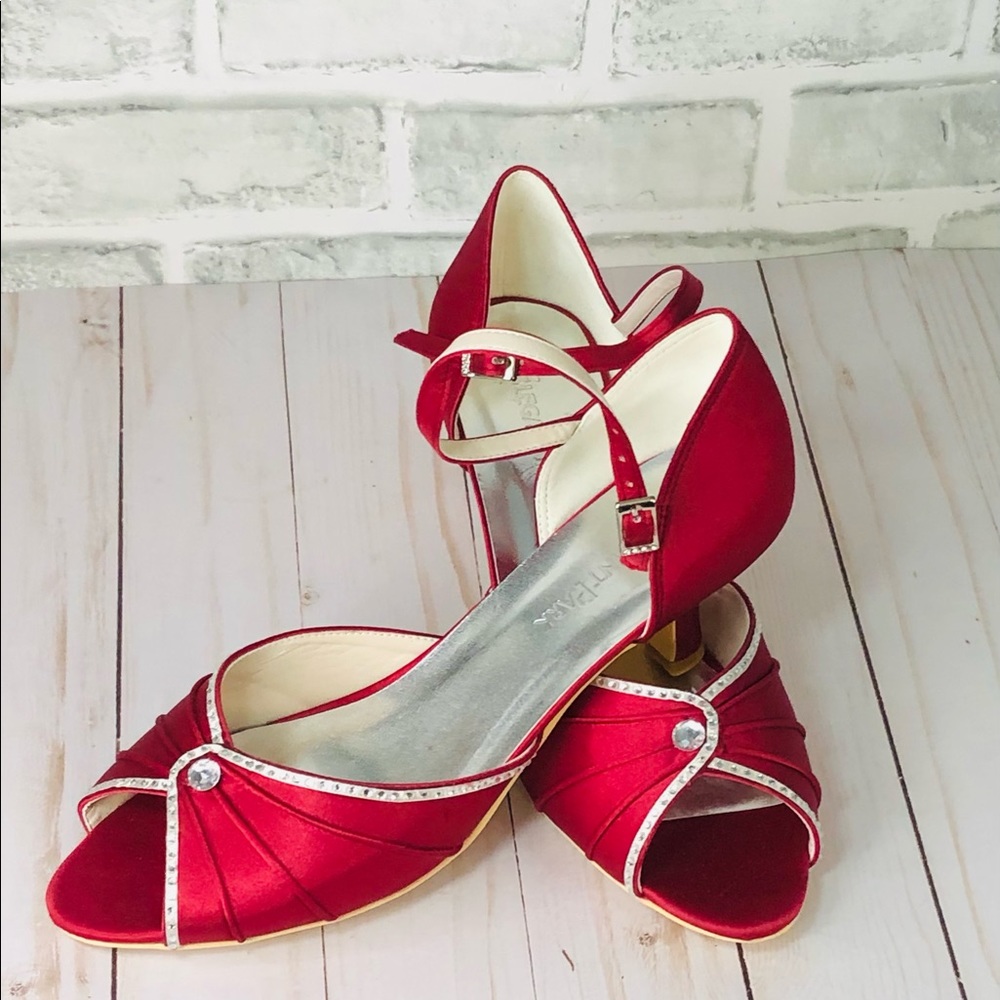 Red Satin Kitten Heel Elegant Park Size 6 Formal Shoes